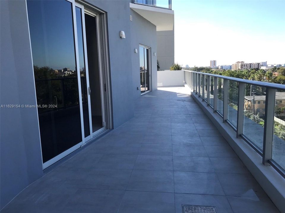 Recently Rented: $5,800 (3 beds, 3 baths, 1595 Square Feet)