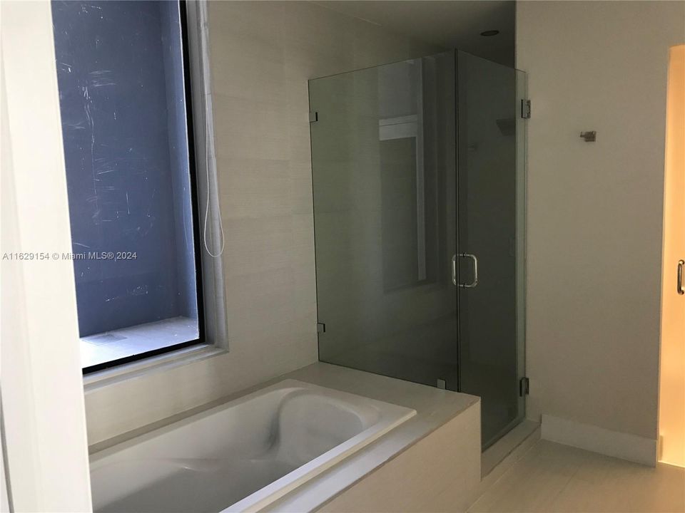 Recently Rented: $5,800 (3 beds, 3 baths, 1595 Square Feet)