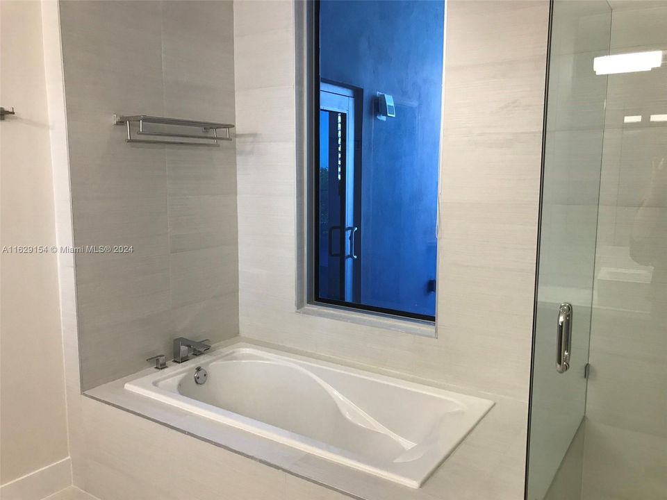 Recently Rented: $5,800 (3 beds, 3 baths, 1595 Square Feet)