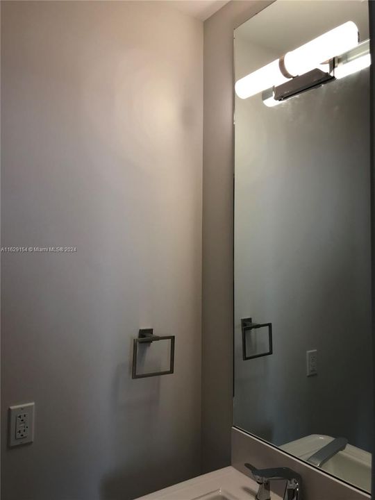 Recently Rented: $5,800 (3 beds, 3 baths, 1595 Square Feet)