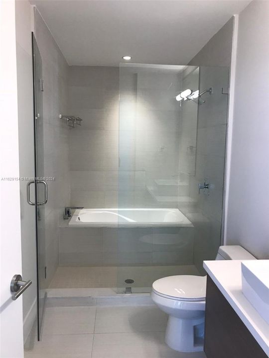 Recently Rented: $5,800 (3 beds, 3 baths, 1595 Square Feet)