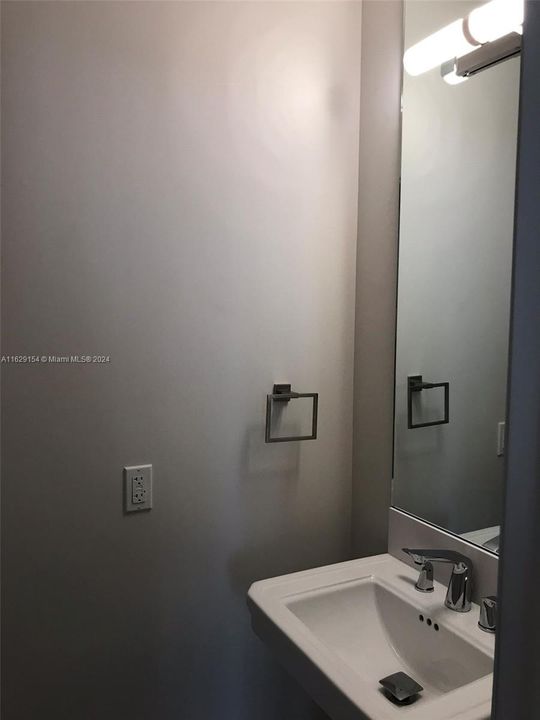 Recently Rented: $5,800 (3 beds, 3 baths, 1595 Square Feet)