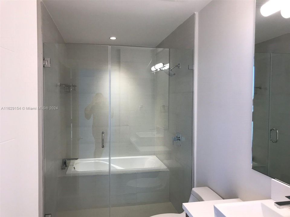 Recently Rented: $5,800 (3 beds, 3 baths, 1595 Square Feet)