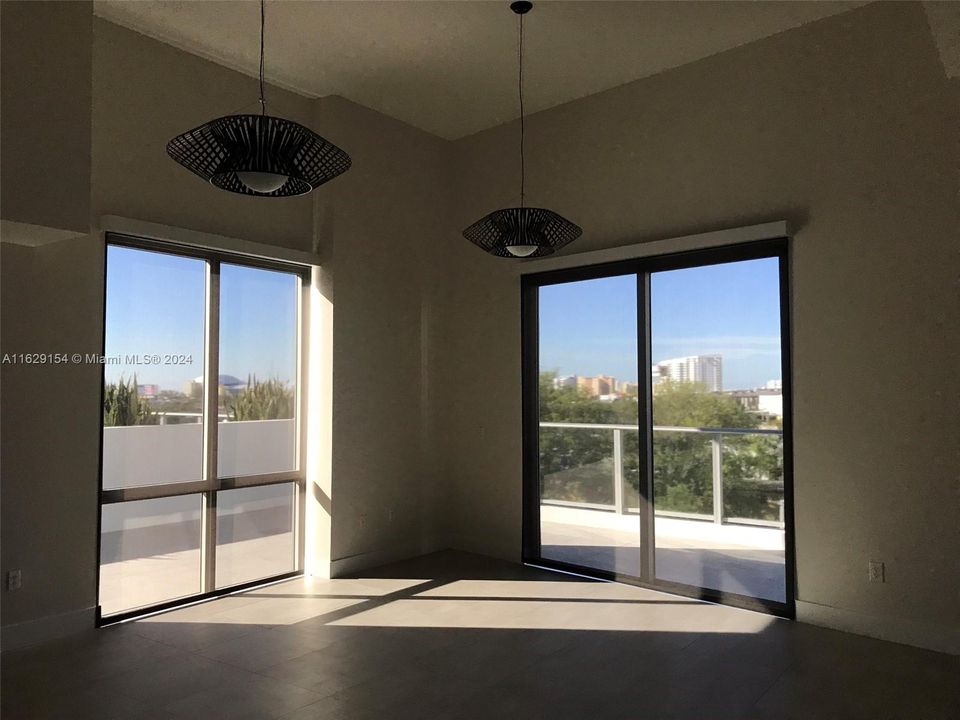 Recently Rented: $5,800 (3 beds, 3 baths, 1595 Square Feet)