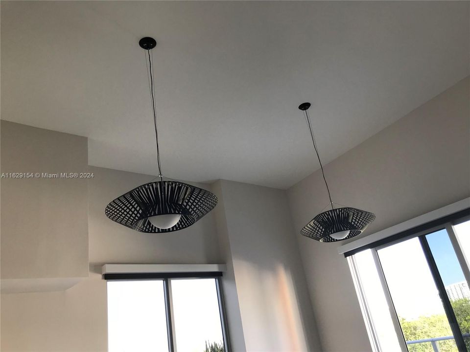 Recently Rented: $5,800 (3 beds, 3 baths, 1595 Square Feet)