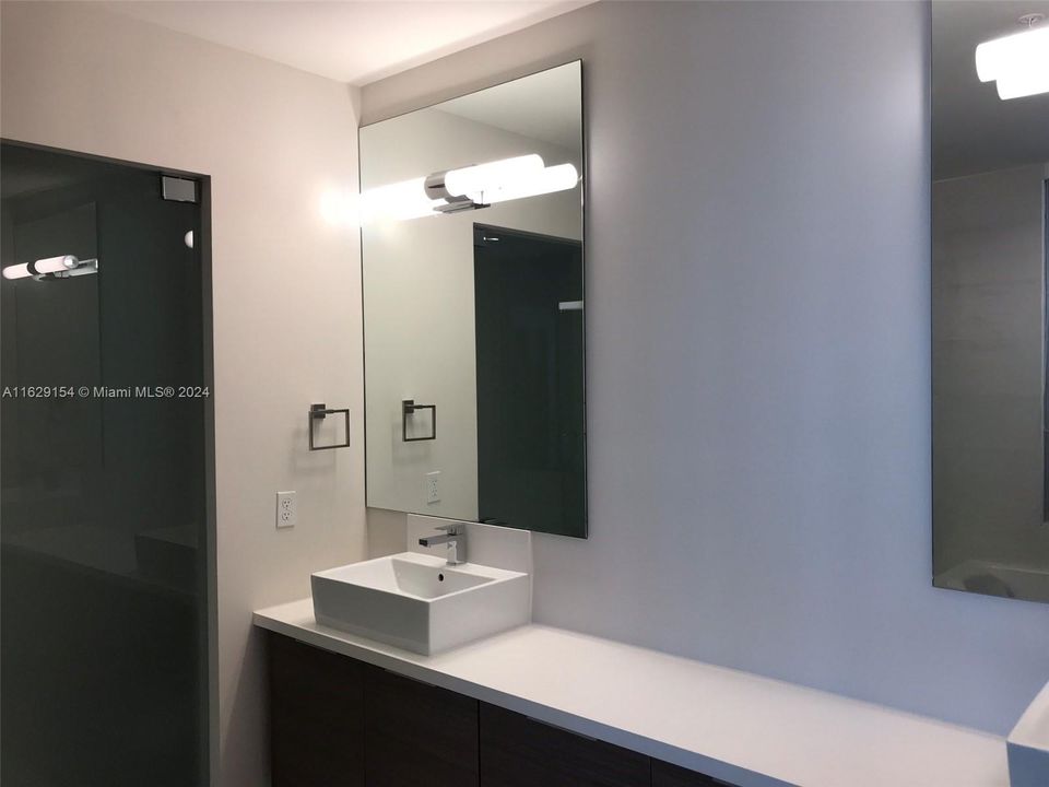 Recently Rented: $5,800 (3 beds, 3 baths, 1595 Square Feet)