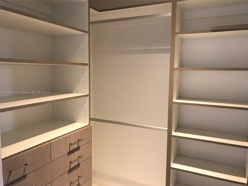 Recently Rented: $5,800 (3 beds, 3 baths, 1595 Square Feet)