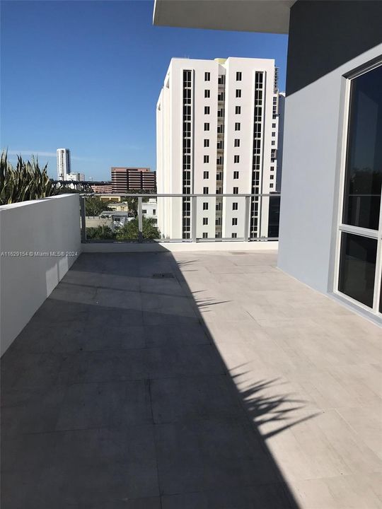 Recently Rented: $5,800 (3 beds, 3 baths, 1595 Square Feet)