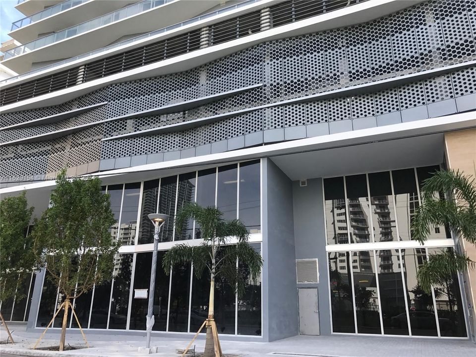 Recently Rented: $5,800 (3 beds, 3 baths, 1595 Square Feet)