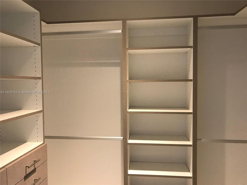 Recently Rented: $5,800 (3 beds, 3 baths, 1595 Square Feet)