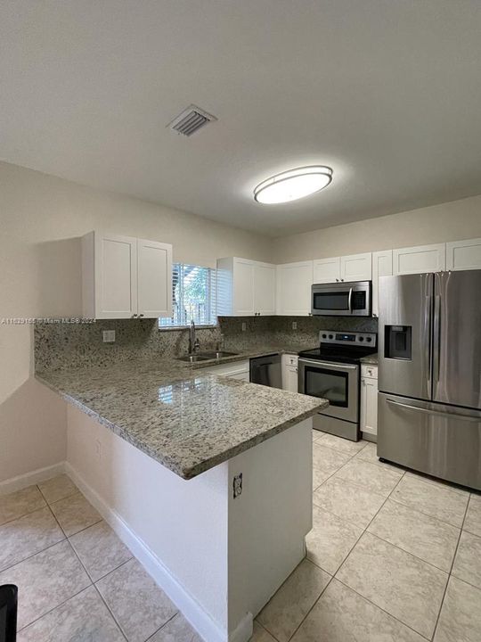 Active With Contract: $2,600 (2 beds, 2 baths, 1150 Square Feet)