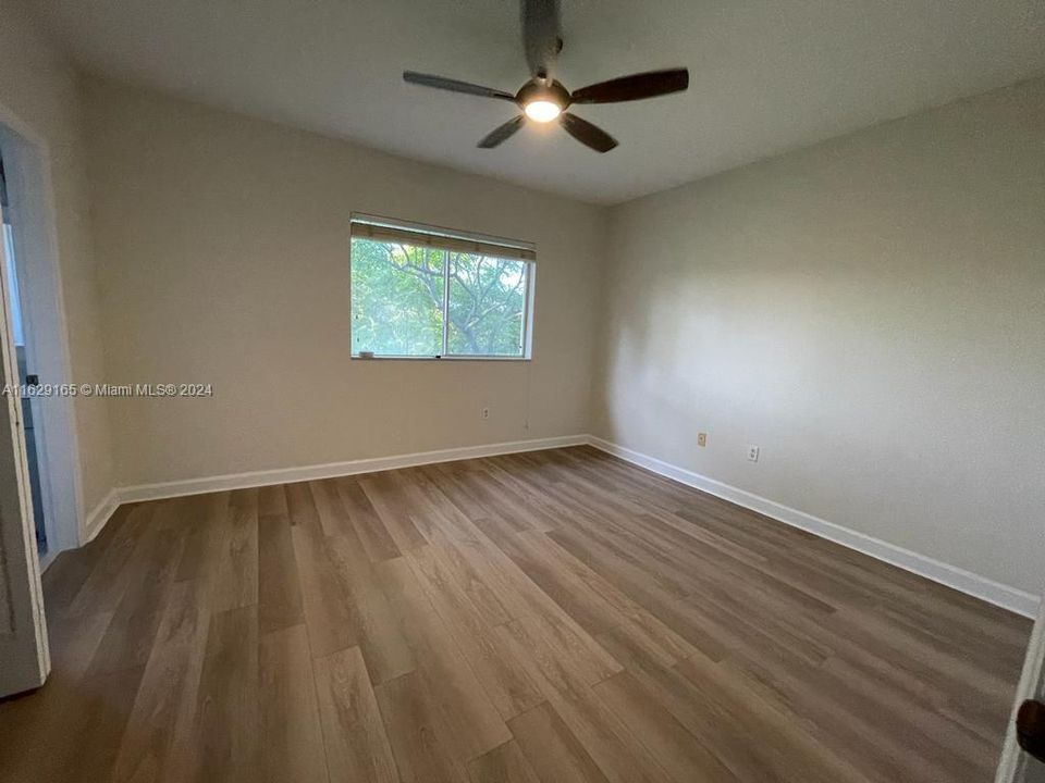 Active With Contract: $2,600 (2 beds, 2 baths, 1150 Square Feet)