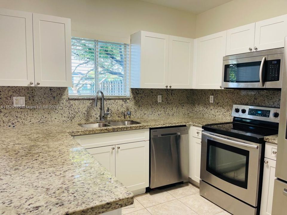 Active With Contract: $2,600 (2 beds, 2 baths, 1150 Square Feet)