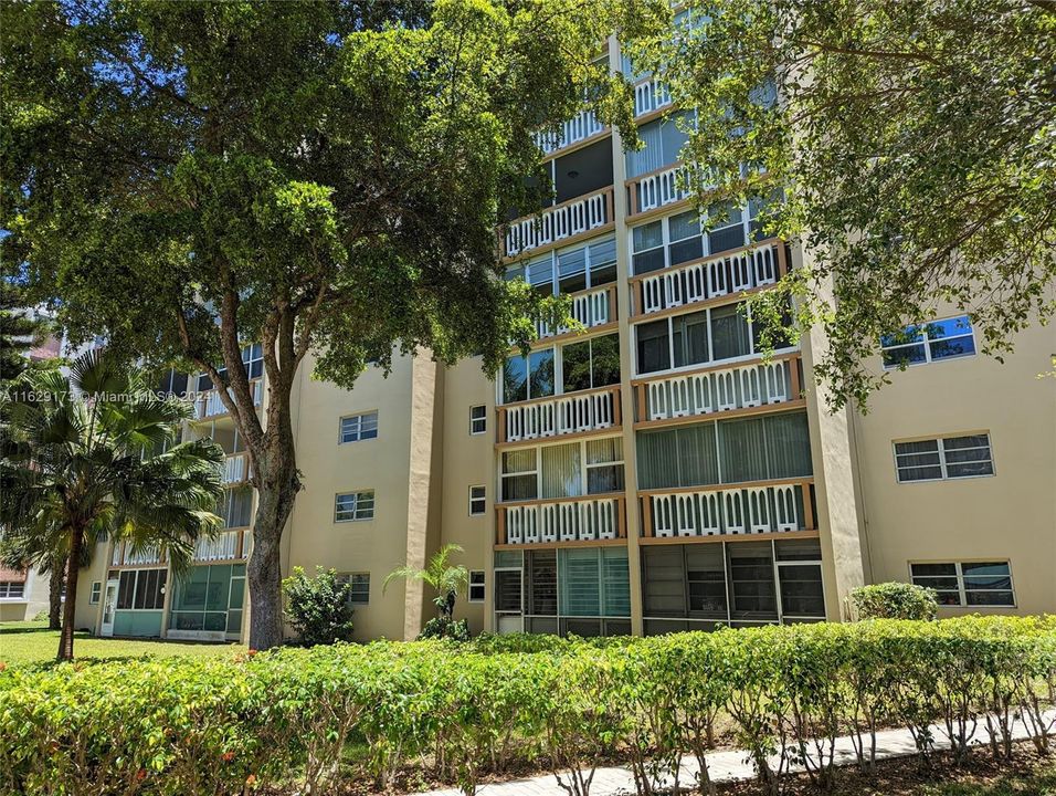 Active With Contract: $168,000 (1 beds, 1 baths, 730 Square Feet)