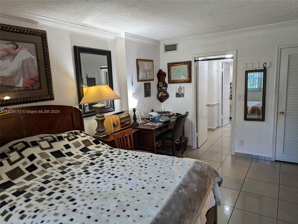 Active With Contract: $168,000 (1 beds, 1 baths, 730 Square Feet)