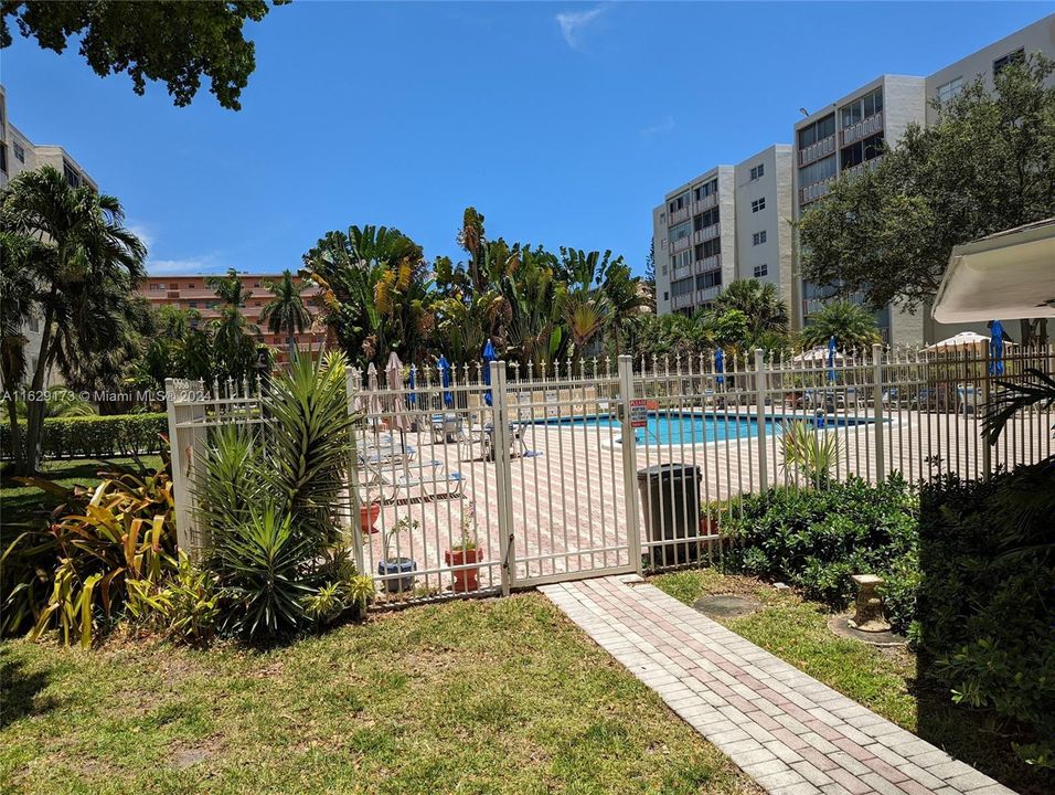 Active With Contract: $168,000 (1 beds, 1 baths, 730 Square Feet)