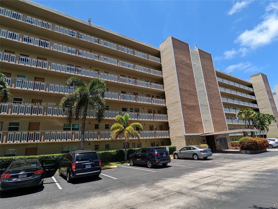 Active With Contract: $168,000 (1 beds, 1 baths, 730 Square Feet)