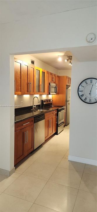 Recently Rented: $2,200 (0 beds, 1 baths, 530 Square Feet)