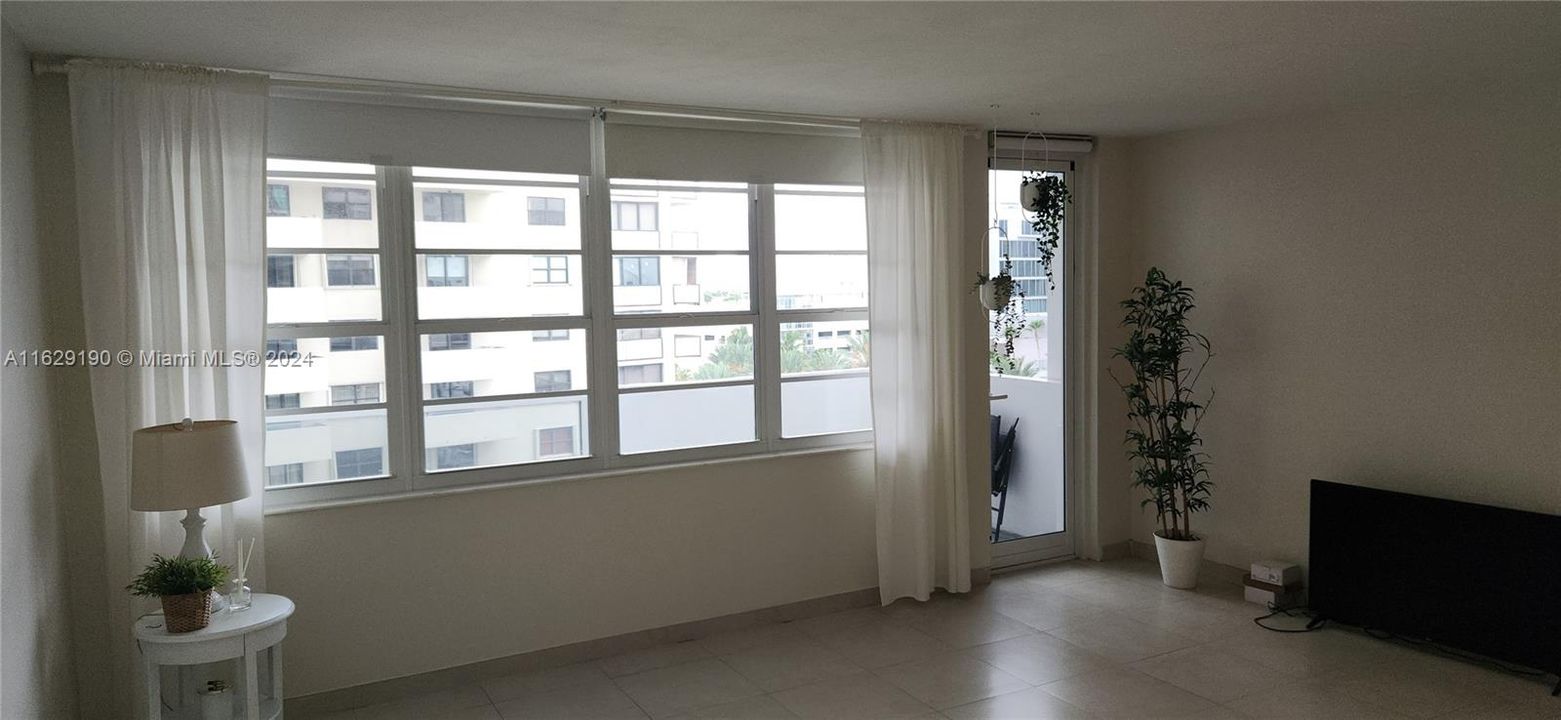 Recently Rented: $2,200 (0 beds, 1 baths, 530 Square Feet)