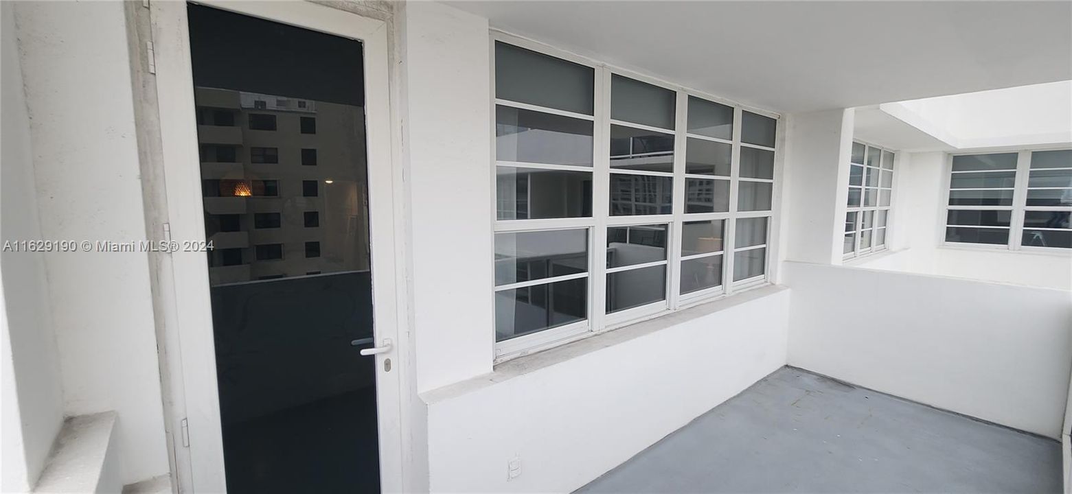 Recently Rented: $2,200 (0 beds, 1 baths, 530 Square Feet)