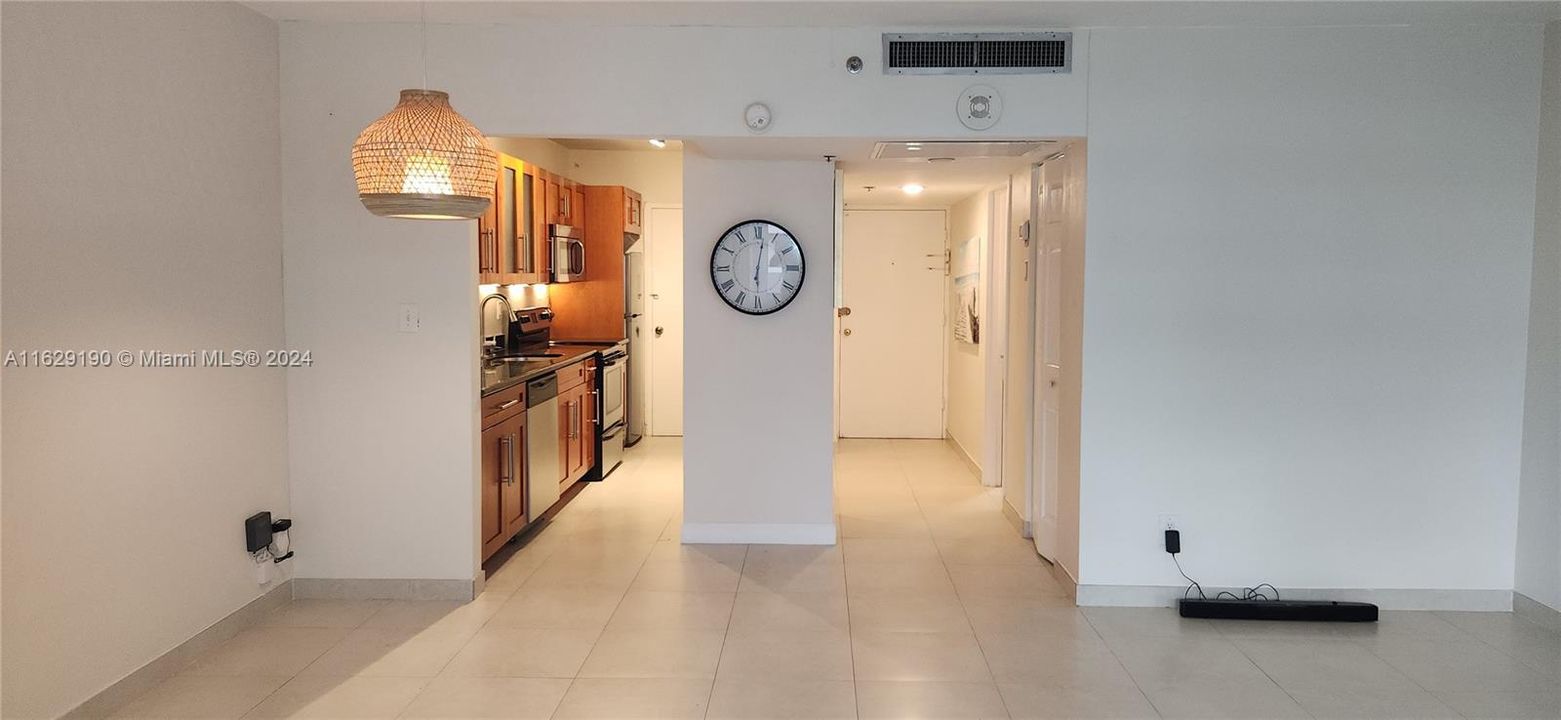 Recently Rented: $2,200 (0 beds, 1 baths, 530 Square Feet)