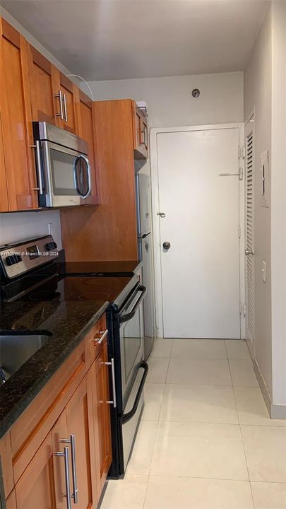 Recently Rented: $2,200 (0 beds, 1 baths, 530 Square Feet)