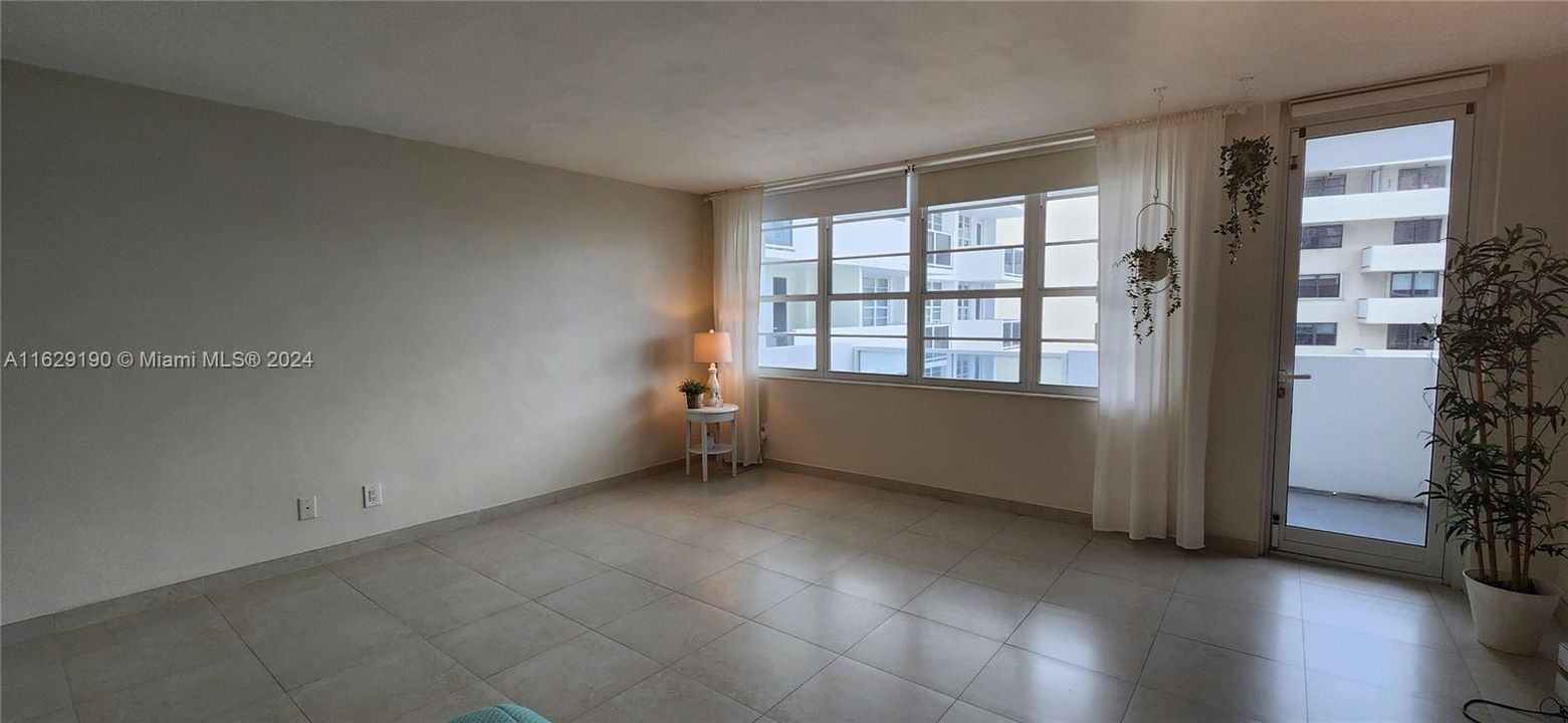 Recently Rented: $2,200 (0 beds, 1 baths, 530 Square Feet)