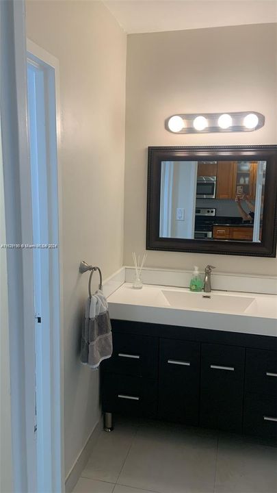 Recently Rented: $2,200 (0 beds, 1 baths, 530 Square Feet)