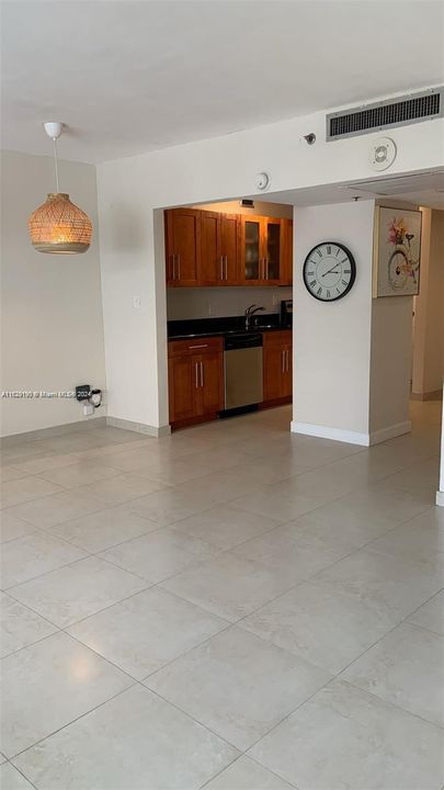 Recently Rented: $2,200 (0 beds, 1 baths, 530 Square Feet)