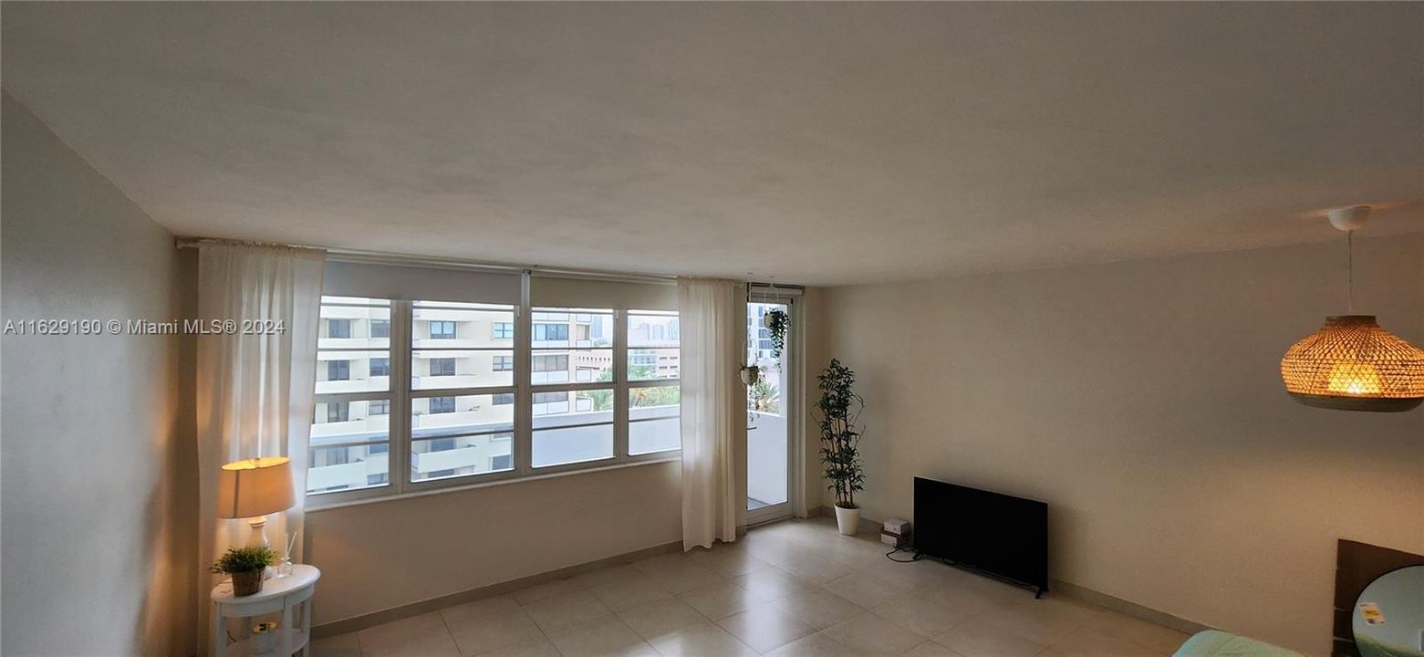 Recently Rented: $2,200 (0 beds, 1 baths, 530 Square Feet)