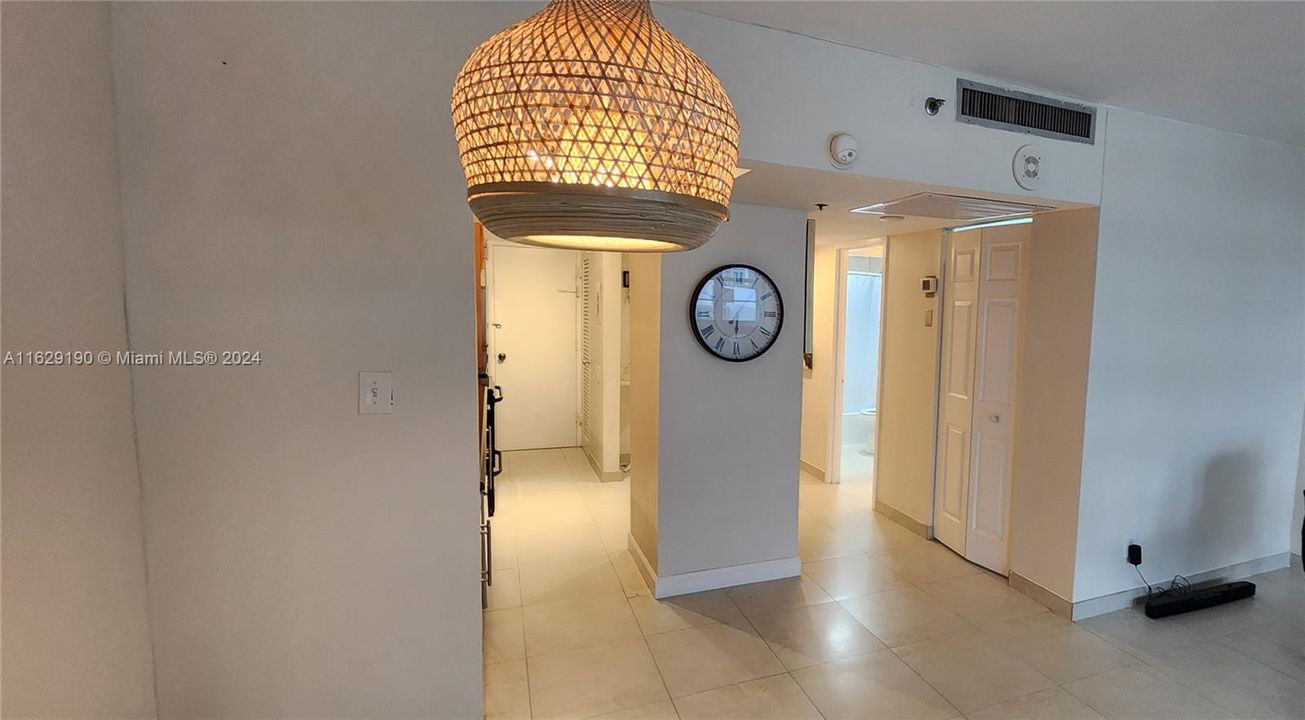 Recently Rented: $2,200 (0 beds, 1 baths, 530 Square Feet)