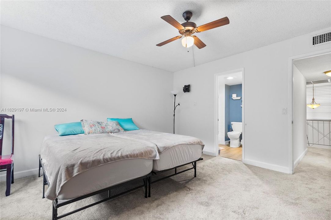 Recently Sold: $338,000 (3 beds, 2 baths, 1340 Square Feet)