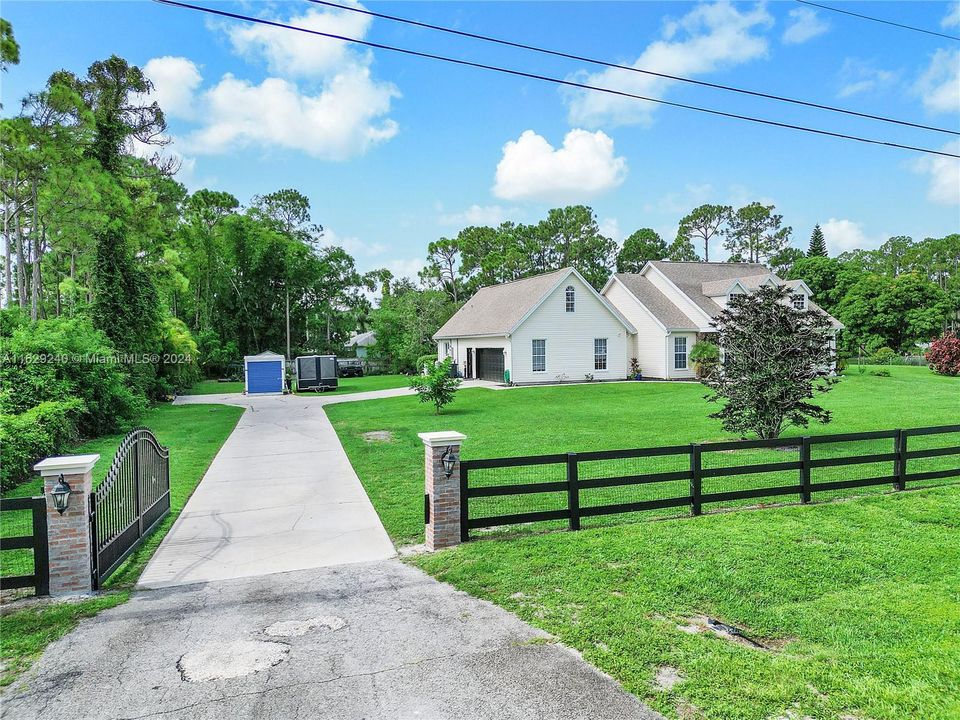 For Sale: $775,000 (4 beds, 2 baths, 2704 Square Feet)