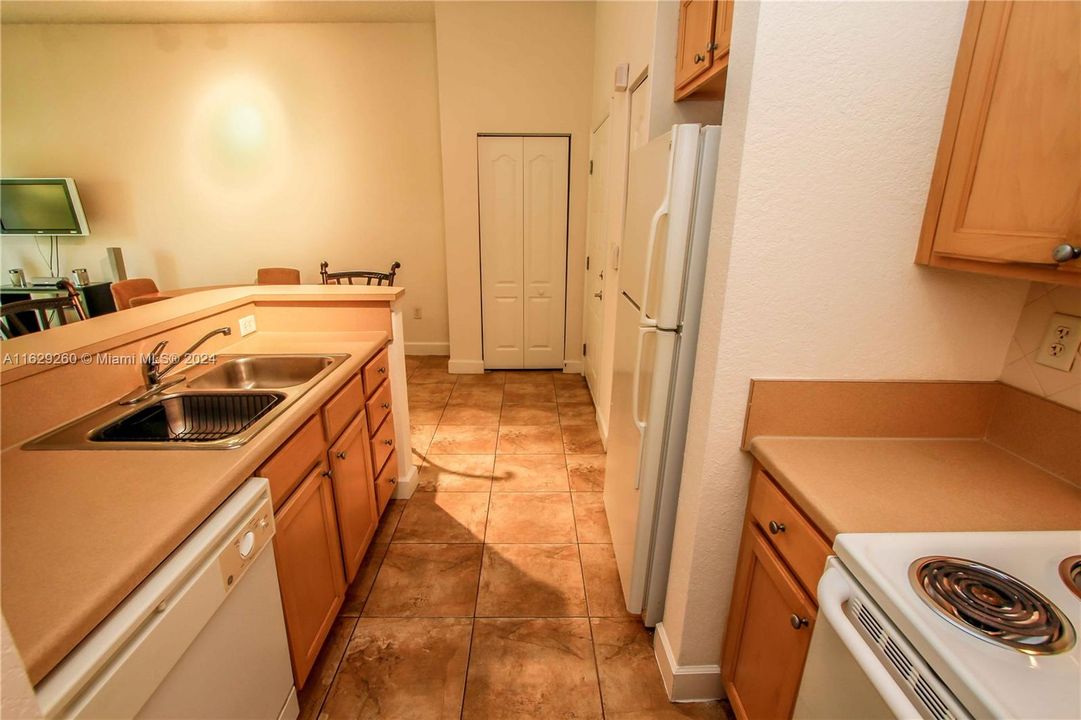 Recently Rented: $2,000 (1 beds, 1 baths, 652 Square Feet)