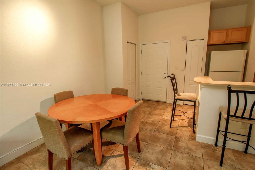 Recently Rented: $2,000 (1 beds, 1 baths, 652 Square Feet)