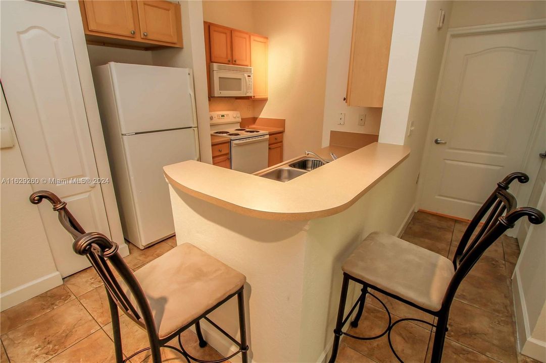 Recently Rented: $2,000 (1 beds, 1 baths, 652 Square Feet)