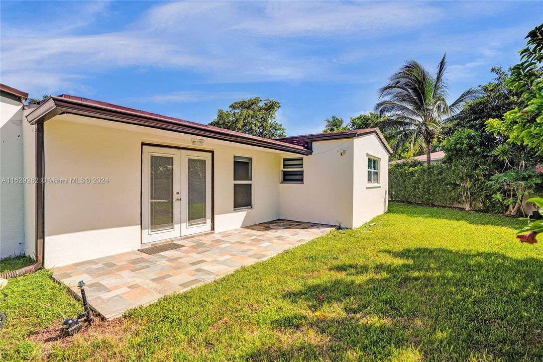 For Sale: $1,395,000 (3 beds, 2 baths, 1728 Square Feet)