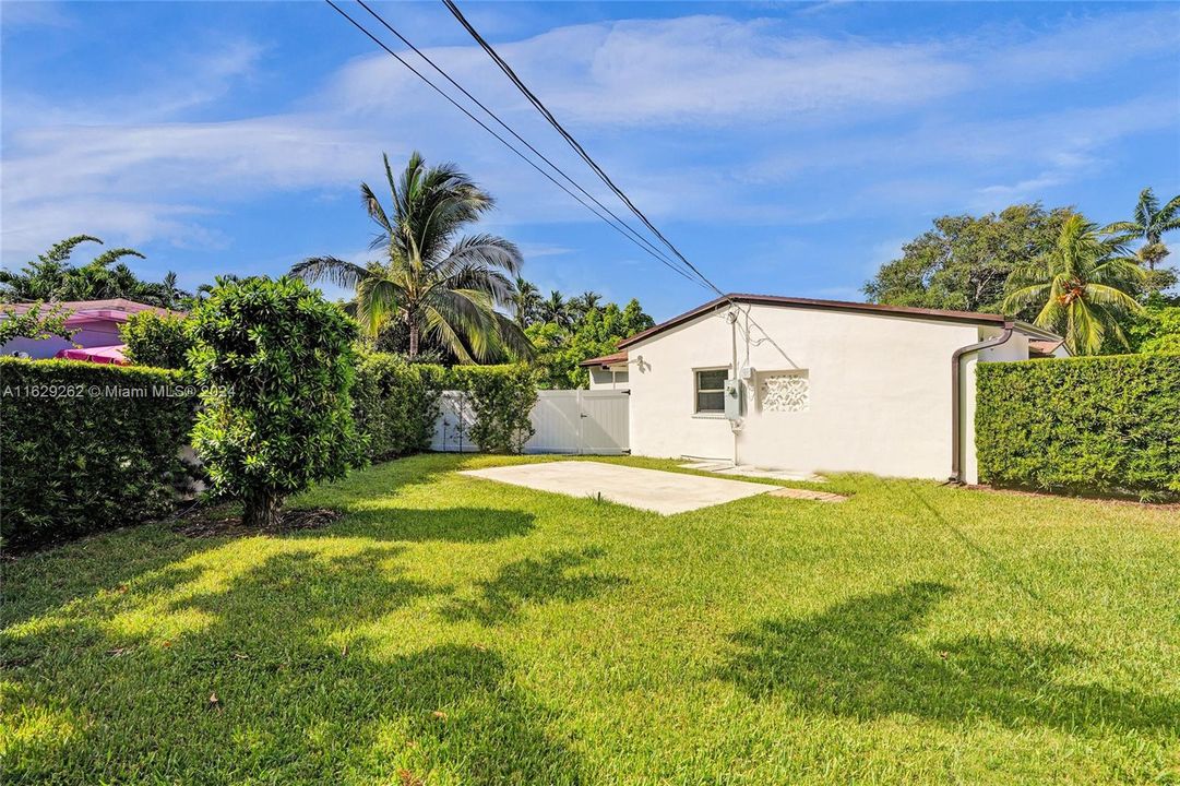 For Sale: $1,395,000 (3 beds, 2 baths, 1728 Square Feet)