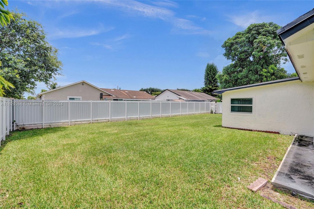 Active With Contract: $650,000 (3 beds, 2 baths, 1761 Square Feet)