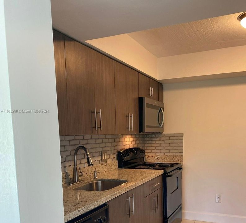 Recently Rented: $2,200 (1 beds, 1 baths, 962 Square Feet)