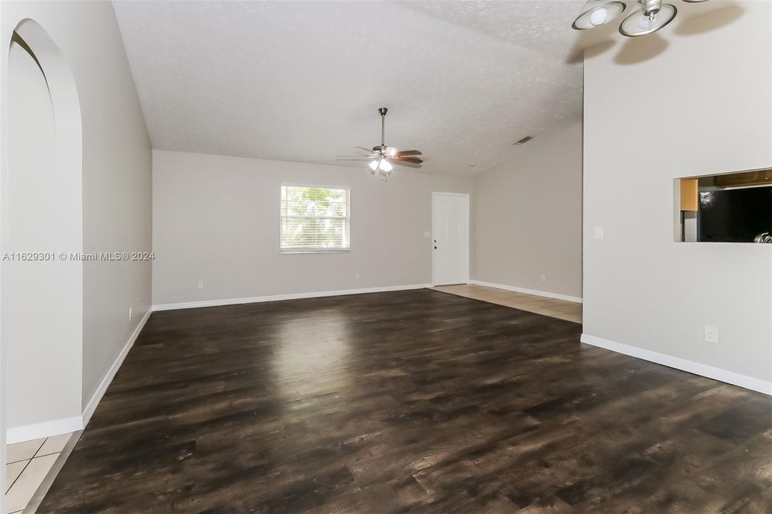 Recently Rented: $2,040 (3 beds, 2 baths, 1391 Square Feet)