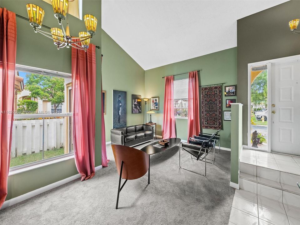 Recently Sold: $575,000 (3 beds, 2 baths, 1529 Square Feet)