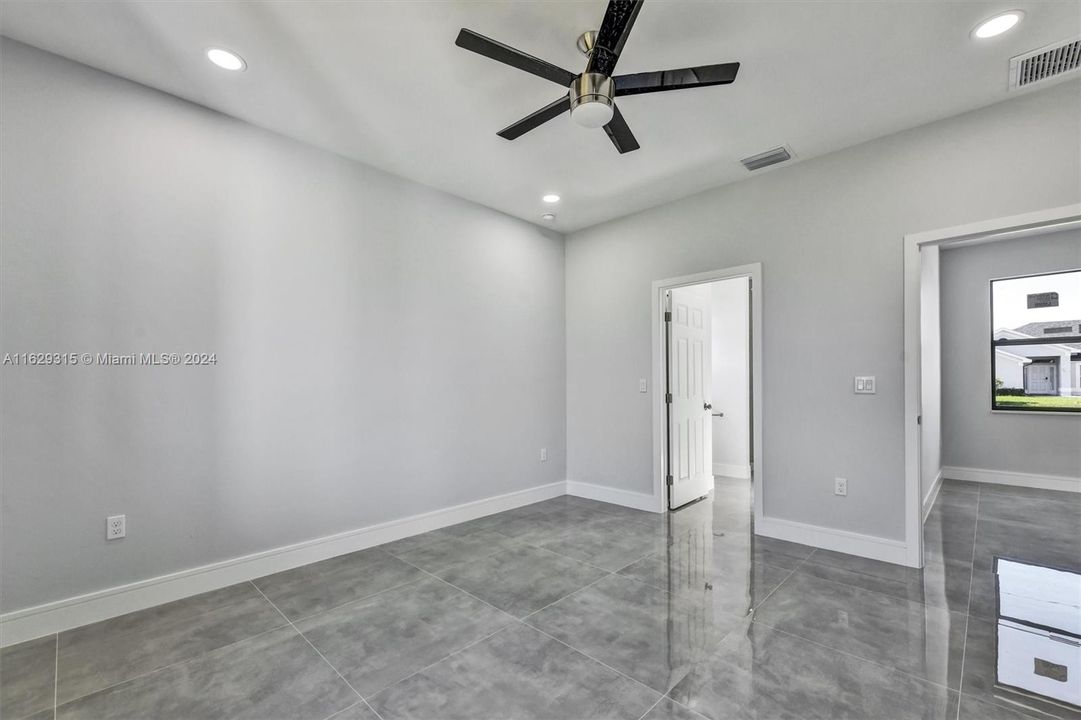 For Sale: $304,900 (3 beds, 2 baths, 1144 Square Feet)