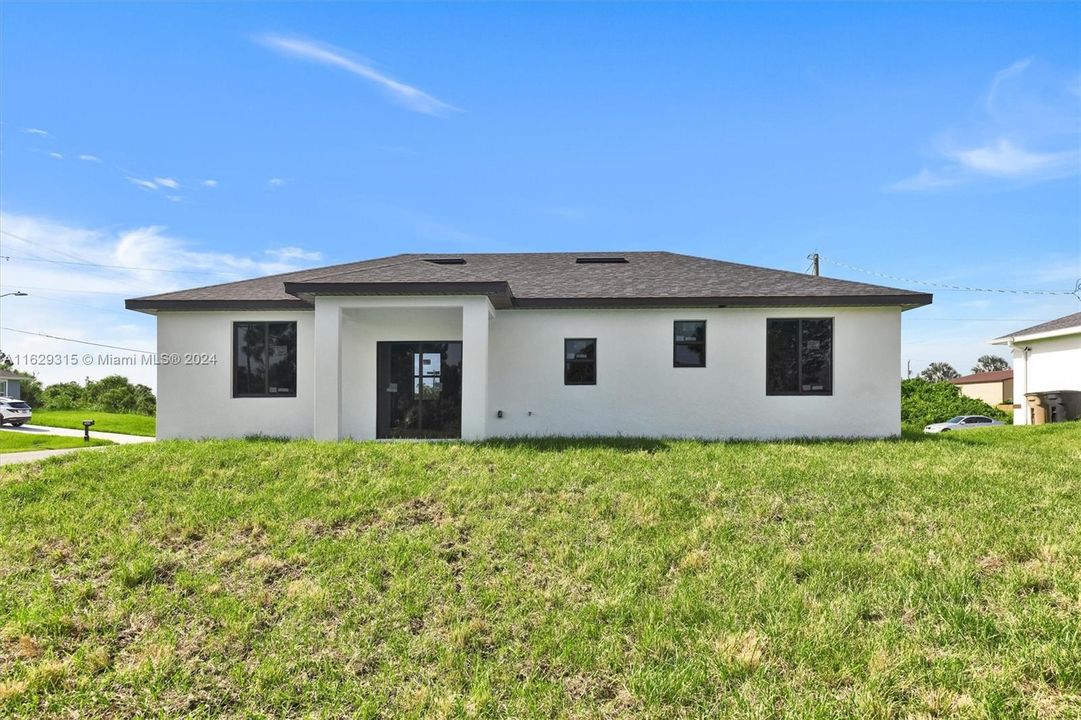 For Sale: $304,900 (3 beds, 2 baths, 1144 Square Feet)