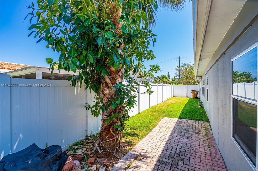 For Sale: $750,000 (3 beds, 3 baths, 1354 Square Feet)