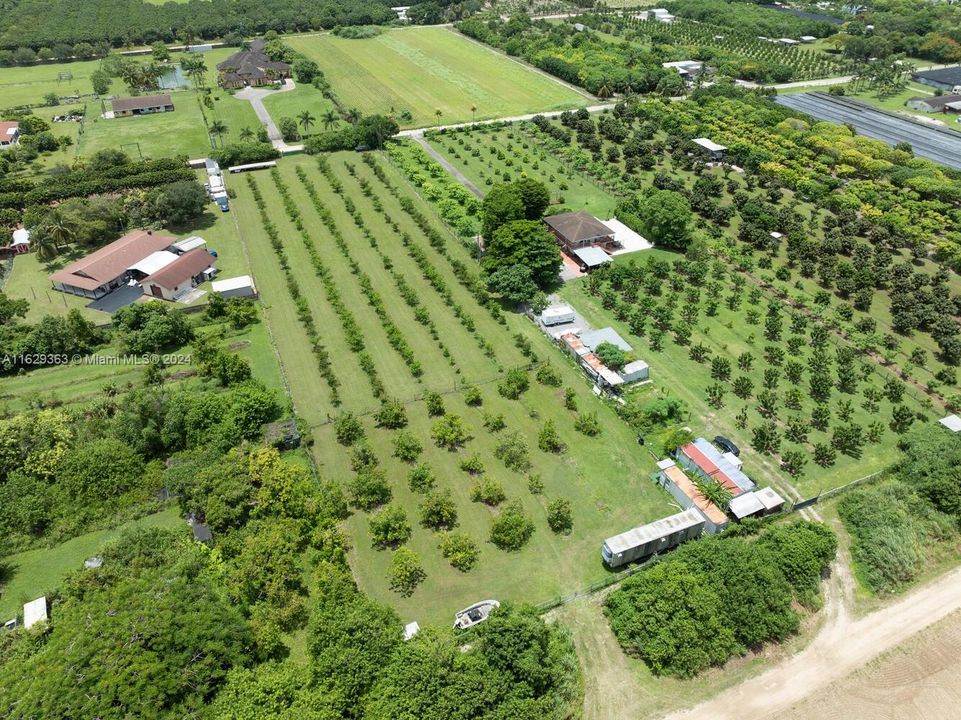 En Venta: $450,000 (2.37 acres)