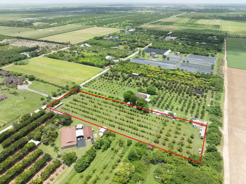 待售: $450,000 (2.37 acres)