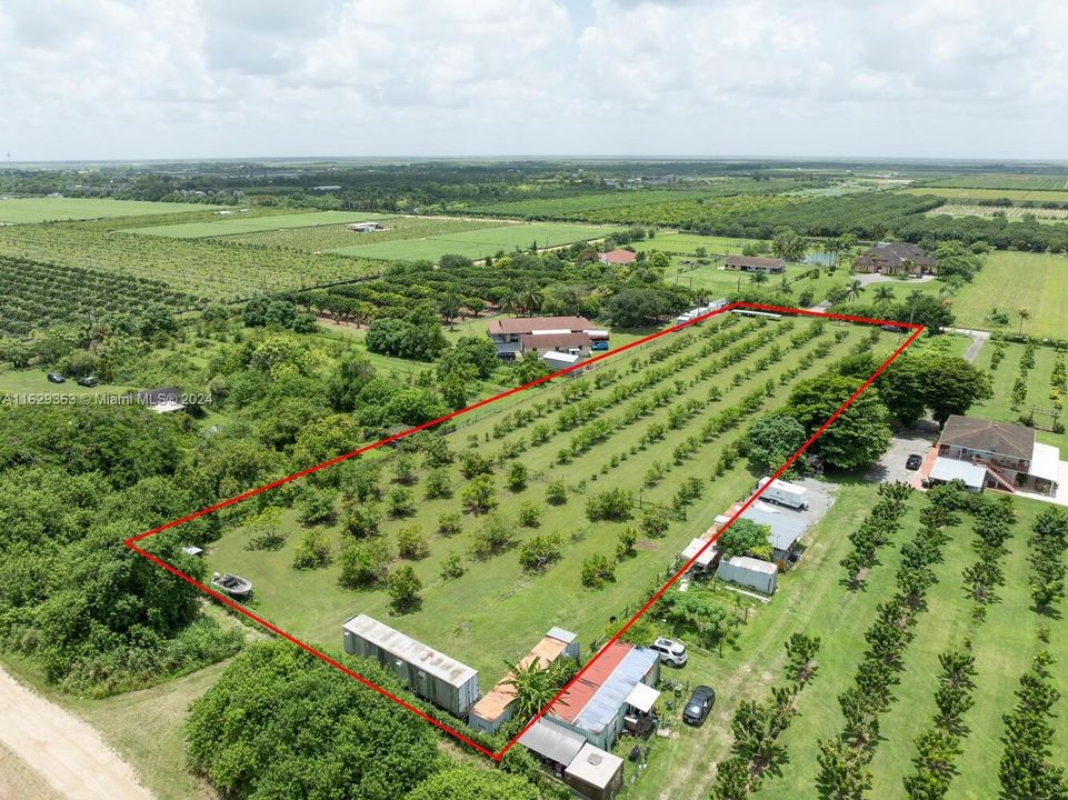 На продажу: $450,000 (2.37 acres)