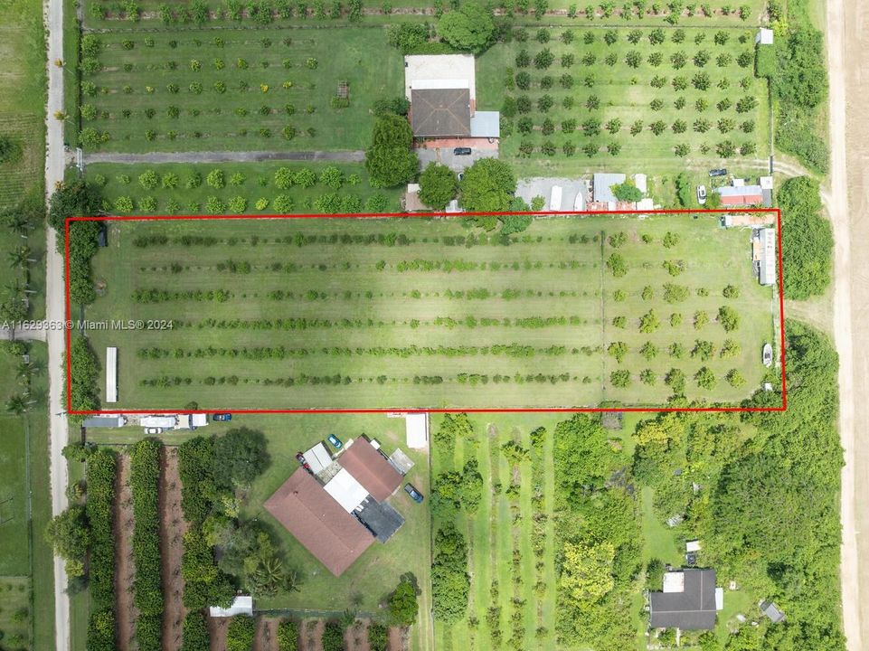 На продажу: $450,000 (2.37 acres)