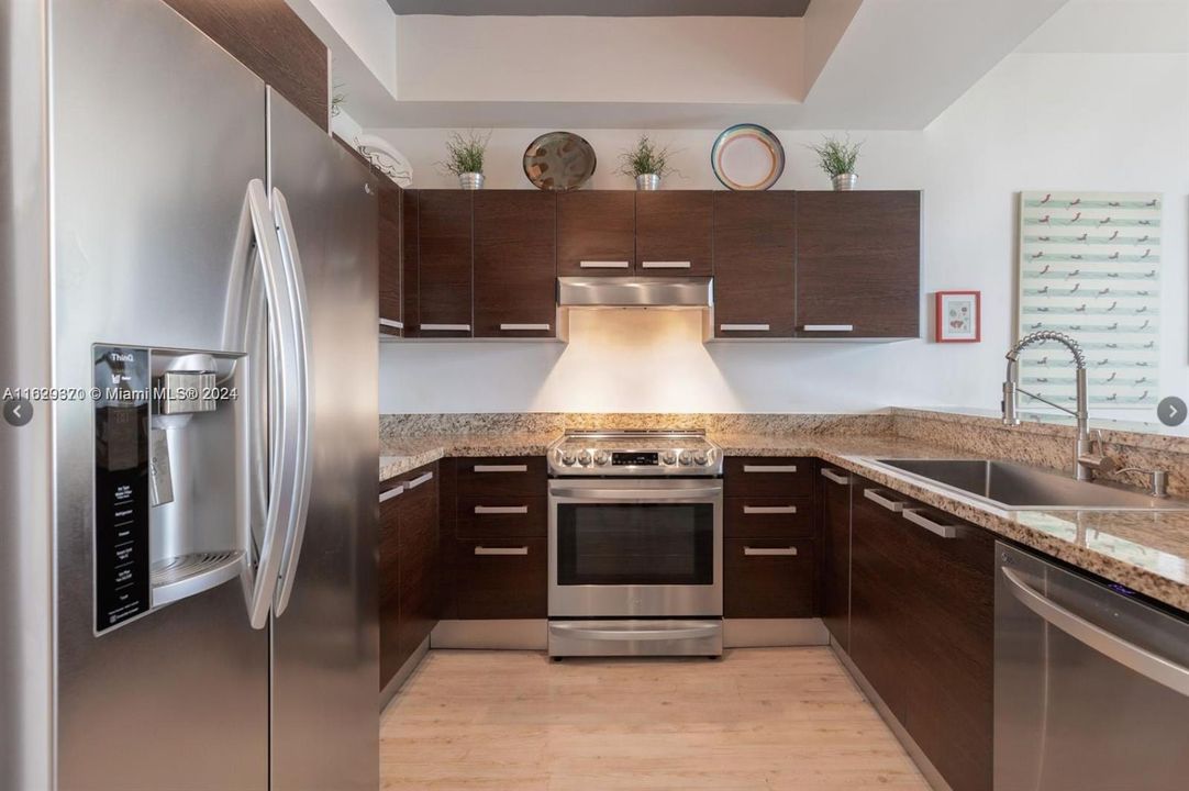 Recently Sold: $420,000 (1 beds, 1 baths, 693 Square Feet)